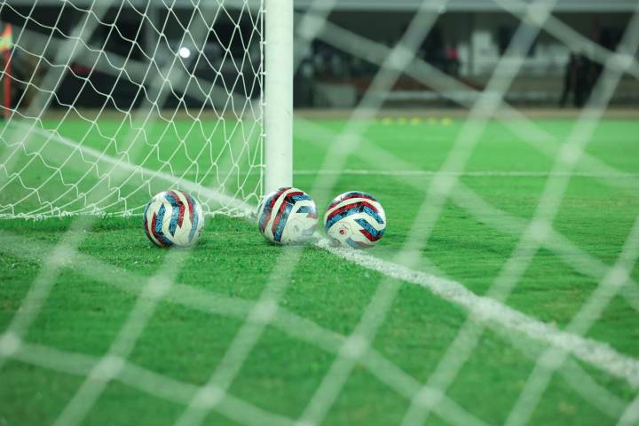 高尔夫球手整蛊球童引舆论批评